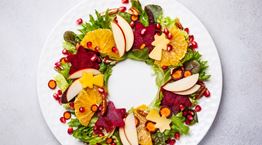 Η σαλάτα που κάνει τη διαφορά στο γιορτινό τραπέζι