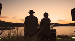 Βίκος: Με τη μουσική των Mångata Projekt ταξιδεύει τις ομορφιές και τον πολιτισμό της Ελλάδας