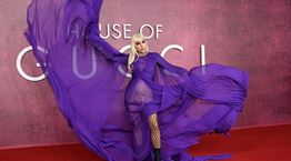 Με Gucci στο κόκκινο χαλί του House of Gucci