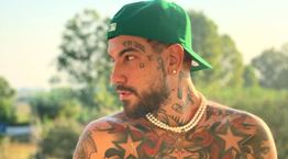 Ο Snik κυκλοφορεί έξαλλος στη Σκιάθο