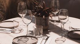 Βρήκαμε τον απόλυτο καλοκαιρινό παράδεισο, λίγα χιλιόμετρα από το κέντρο της Αθήνας