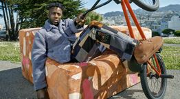 Ugg, οι μπότες που πρωταγωνιστούν στα αντρικά looks του χειμώνα