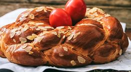 Ξέρουμε πού θα βρεις το πιο φθηνό τσουρέκι στην Ελλάδα