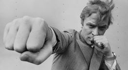 Όσα έμαθε η ζωή στον Sir Michael Caine
