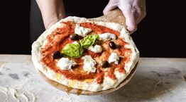 Φτιάχνοντας την τέλεια πίτσα στο σπίτι