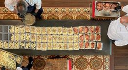 H εστιατορική Dream Team της Αθήνας μαγειρεύει για γιατρούς και νοσηλευτές