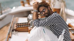 Στις Σπέτσες με τη Belvedere και τον Γιώργο Καράβα