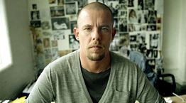 Οι δημιουργίες του Alexander McQueen που έμειναν στην ιστορία