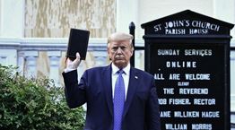 Πλέον μπορείς να αγοράσεις τη Βίβλο του Donald Trump