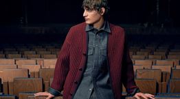 Λουκ ψαρέματος και πόλη: Πώς φορούν οι άντρες χοντρά πλεκτά και ναυτικό στυλ;