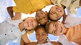 Η χώρα με τα πιο ευτυχισμένα παιδιά στον κόσμο–ποια η θέση της Ελλάδας