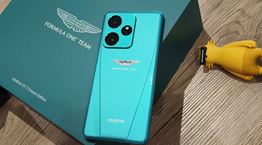 Συνεργασία Aston Martin και realme για το απίστευτο κινητό GT 7 (video)