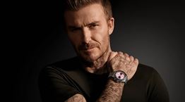 To νέο ρολόι του David Beckham παίζει σοβαρή μπάλα