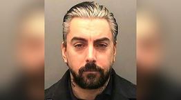 Παιδόφιλος τραγουδιστής γνωστού συγκροτήματος δολοφονήθηκε στη φυλακή