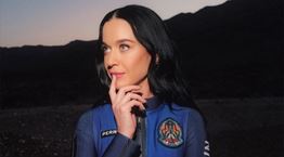 H Katy Perry πάει στο διάστημα (βίντεο)