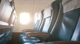 Αεροπορική εταιρεία αναγκάζει υπέρβαρους ταξιδιώτες να αγοράζουν 2 εισιτήρια