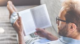 Τι είναι το &quot;tsundoku&quot; που γίνεται μόνο με βιβλία