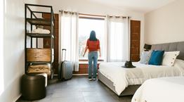 Πόση προμήθεια πληρώνουν οι ιδιοκτήτες σε Airbnb, Booking και Expedia