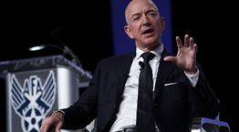 O Jeff Bezos θα προσλάβει 100.000 άνεργους υπαλλήλους