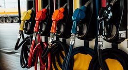 Οι τιμές των καυσίμων μετά τη βουτιά του πετρελαίου