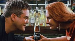 Στον "αέρα" η νέα τηλεοπτική καμπάνια της Kaiser, με πρωταγωνιστές τη Στεφανία Γουλιώτη και τον Πυγμαλίωνα Δαδακαρίδη