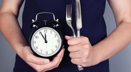 Αυτή είναι η καλύτερη ώρα για δείπνο σύμφωνα με τους ειδικούς