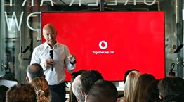 H Vodafone ετοιμάζεται να φέρει οπτικές ίνες σε 850.000 σπίτια και επιχειρήσεις μέχρι το 2028