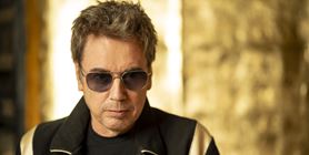 Σταματήστε ό,τι κάνετε: Ο Jean-Michel Jarre έρχεται στην Αθήνα