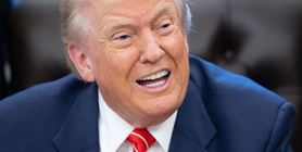 Ο Donald Trump δημοσίευσε βίντεο με τους Barack και Michelle Obama ως πιθήκους (video)