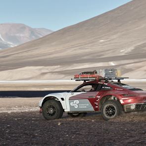 Μια Porsche 911 στο υψηλότερο ηφαίστειο του κόσμου