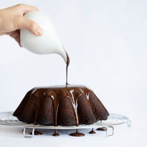 3 επικές συνταγές για τη σημερινή Chocolate Cake Day