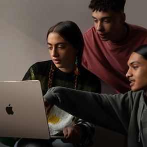 H Apple &#39;ξέφυγε&#39; με το νέο MacBook Air 15 ιντσών