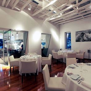 Botrini’s και Canaves Oia μαγειρεύουν για το προσωπικό των νοσοκομείων