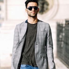 Επιστροφή στο γραφείο με το πιο κλασικό smart casual look