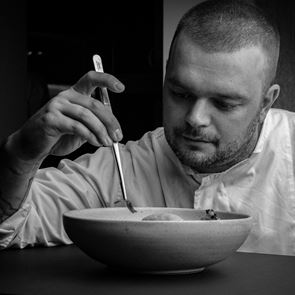 Το γαστρονομικό ροκ του Νίκου Θωμά