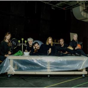 Ένας τέρας στην παράσταση 'Φράνκενσταϊν - Ο χαμένος παράδεισος