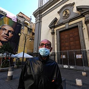 Οι θεωρίες συνωμοσίας καλπάζουν εν μέσω κορονοϊού