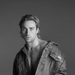 Η Calvin Klein αποκάλυψε τους πρωταγωνιστές για την καμπάνια της Άνοιξης 2023