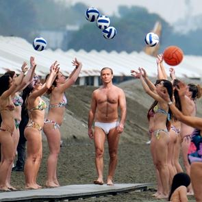 Το λευκό speedo του Jude Law