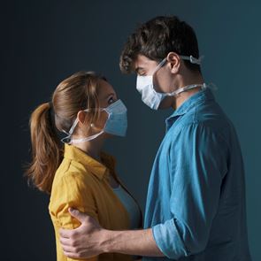 Οι ερωτικές &lt;em>σχέσεις&lt;/em> στην εποχή της καραντίνας