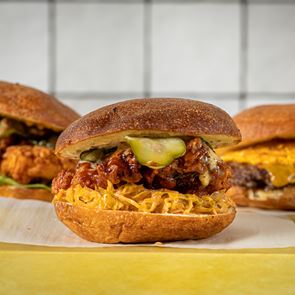 Στο Κολωνάκι για ένα από τα καλύτερα burgers της Αθήνας