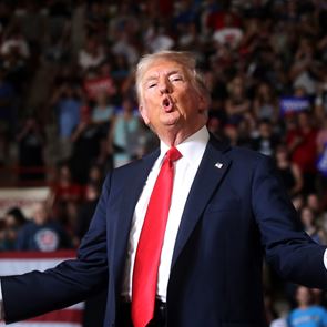 Πασίγνωστο συγκρότημα έριξε 'άκυρο' στον <em>Donald</em> <em>Trump</em>