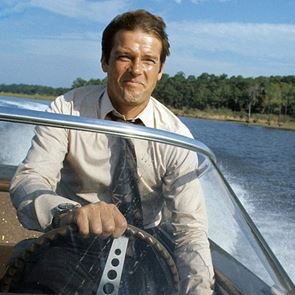 Κι αν το Live and Let Die δείχνει το δρόμο για τον επόμενο James Bond