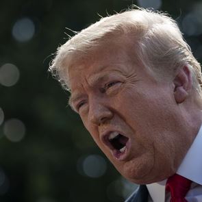 O Donald Trump ζητά την ακύρωση του Obamacare