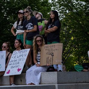 Γιατί οι γυναίκες κάνουν εμπάργκο στους άντρες με το Κίνημα 4B