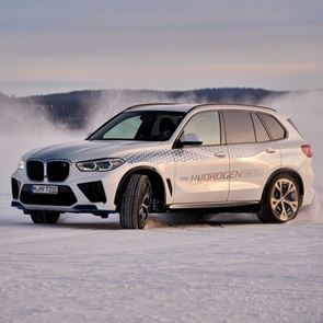 Η BMW παίρνει θέση για την απαγόρευση των θερμικών κινητήρων