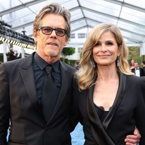 Ο Kevin Bacon έμαθε ότι είναι συγγενής με τη &lt;em>γυναίκα&lt;/em> του