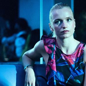 Όλοι έχουν &#39;κολλήσει&#39; με αυτήν τη νέα σειρά του &lt;em>Netflix&lt;/em>