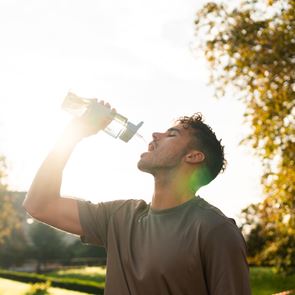 Το ρόφημα που σε ενυδατώνει καλύτερα από το νερό