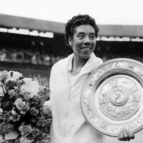 Althea Gibson, η πρώτη Αφροαμερικανίδα που κέρδισε το Wimbledon